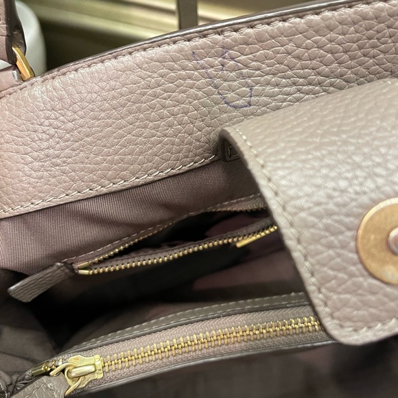 ✨Tory Burch McGraw Triple Compartment Purse ✨ - Picture 9 of 14